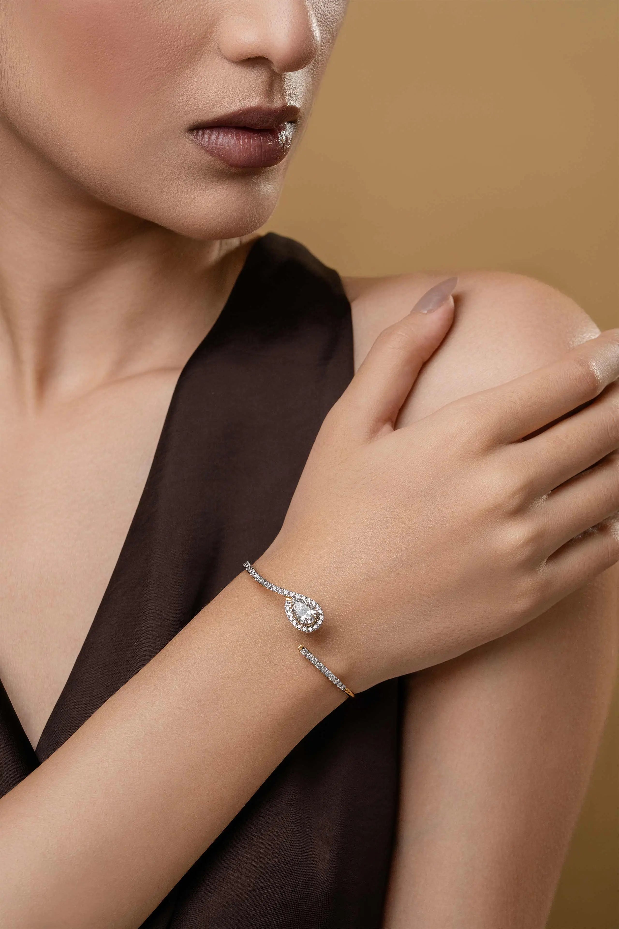 Vaidehi Solitaire Kada Bracelet