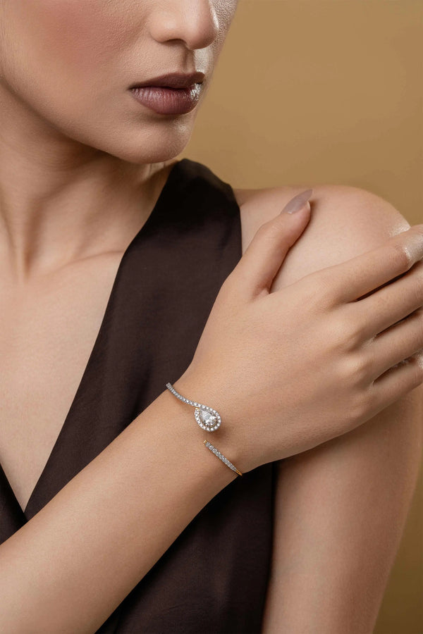 Vaidehi Solitaire Kada Bracelet